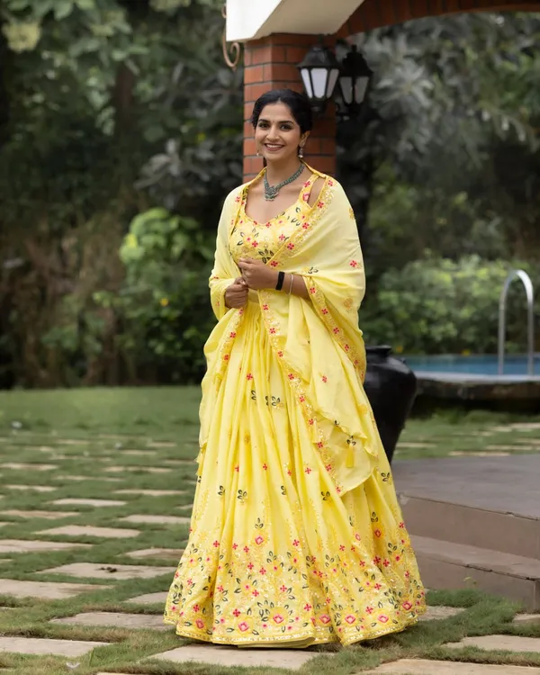 Yellow_Classical_Embroidery_Lehenga_Collection_For_Women