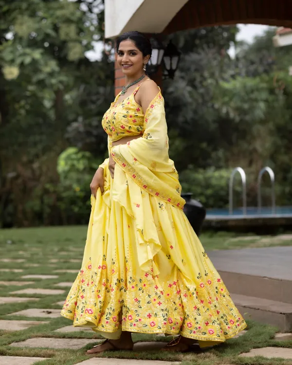 Yellow_Classical_Embroidery_Lehenga_Collection_For_Women