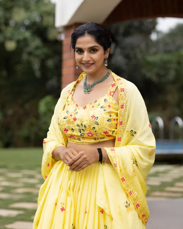 Yellow_Classical_Embroidery_Lehenga_Collection_For_Women