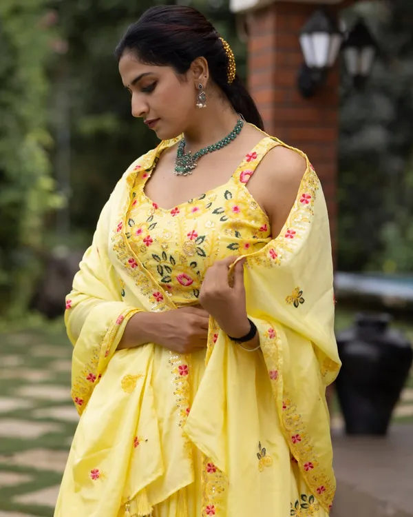 Yellow_Classical_Embroidery_Lehenga_Collection_For_Women
