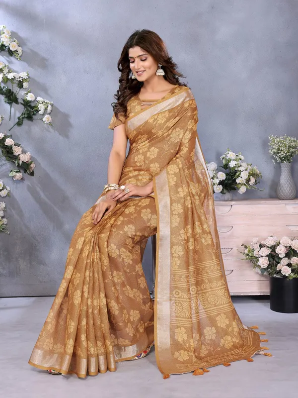 Golden_Floral_Woven_Tradition_With_Modern_Saree_For_Women
