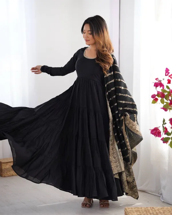 Black_Pure_Roman_Silk_Chanderi_Fabric_Fully_Flair_Anarkali_With_Dupatta_And_Pant_Ready_To_Wear