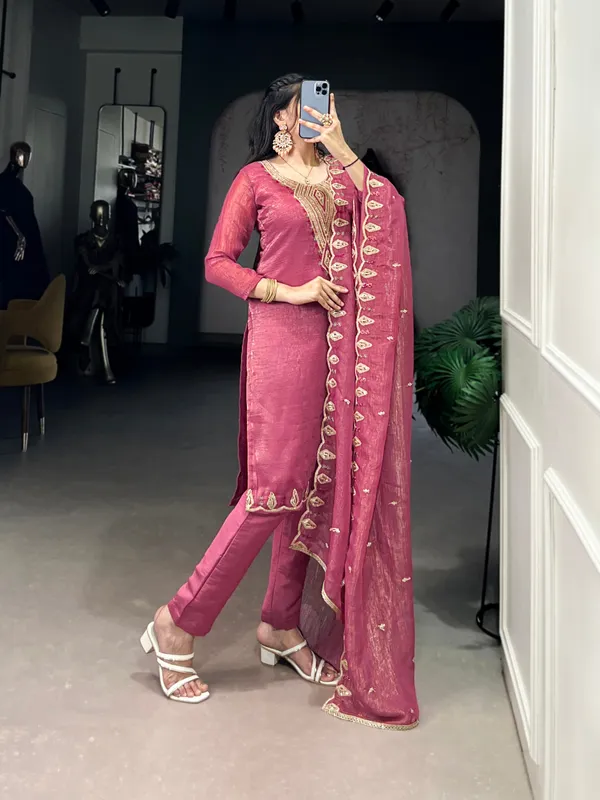 Pink_Silver_Glory_Crunchy_Collection_Ethnic_Dress_For_Women