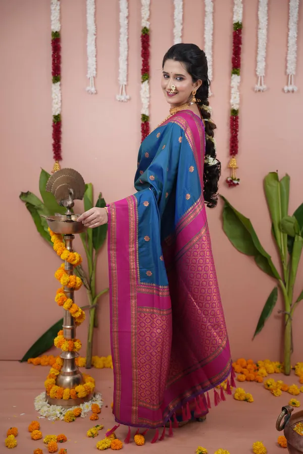 Royal_Blue_&_Pink_Premium_Two_Tone_Soft_Silk_Narayan_Border_with_Rich_woven_contrast_Zari_Pallu_Saree