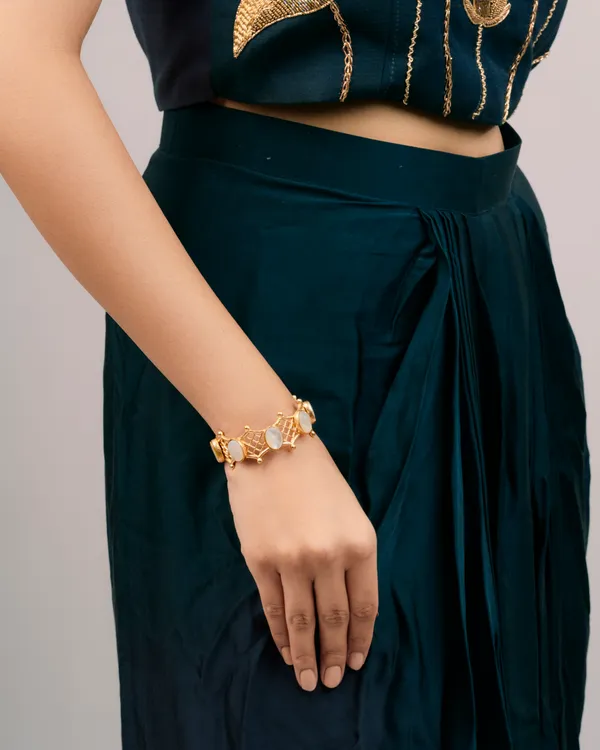 Gold_Fringe_Mother_Of_Pearl_Inlay_With_Fringe_Luxury_Bracelet_For_Women