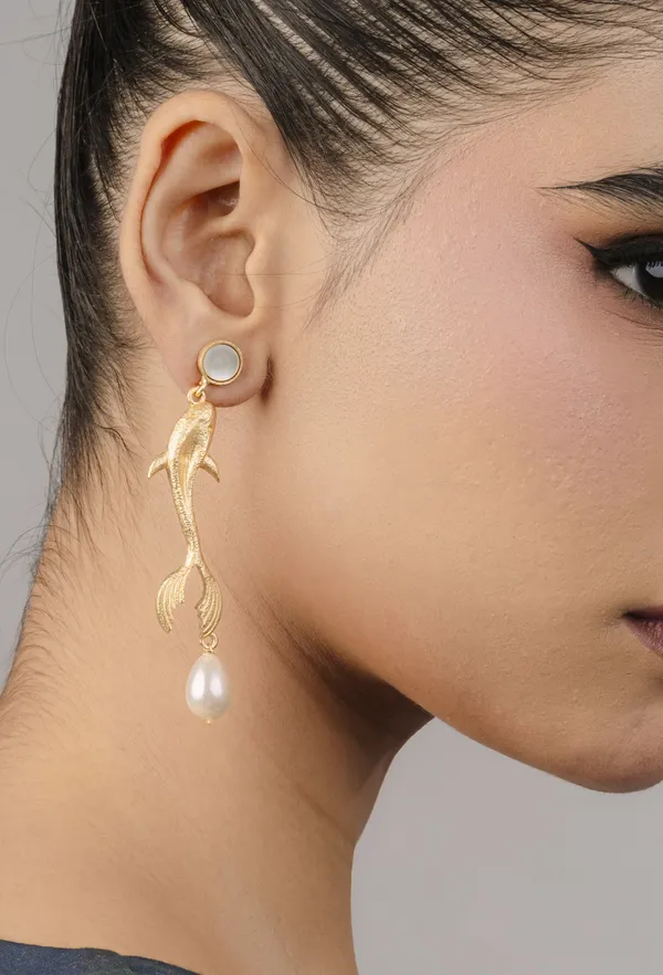 Gold_Stylish_Fish_Shape_Drop_Elegant_Ocean_Theme_Earrings_For_Women