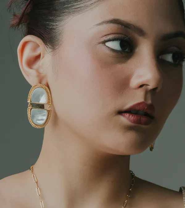 Gold_Cut_Shell_Natural_Shell_Drop_Boho_Ocean_Inspired_Earrings