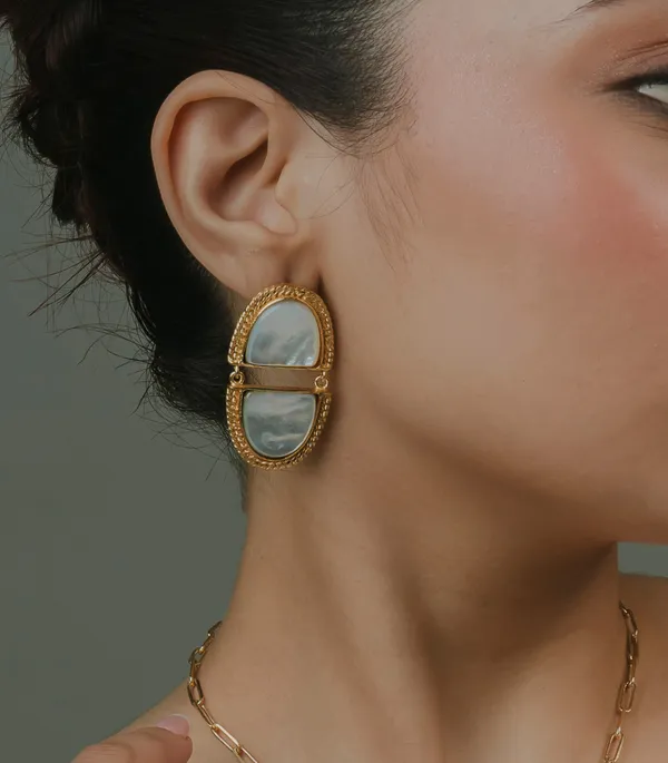 Gold_Cut_Shell_Natural_Shell_Drop_Boho_Ocean_Inspired_Earrings