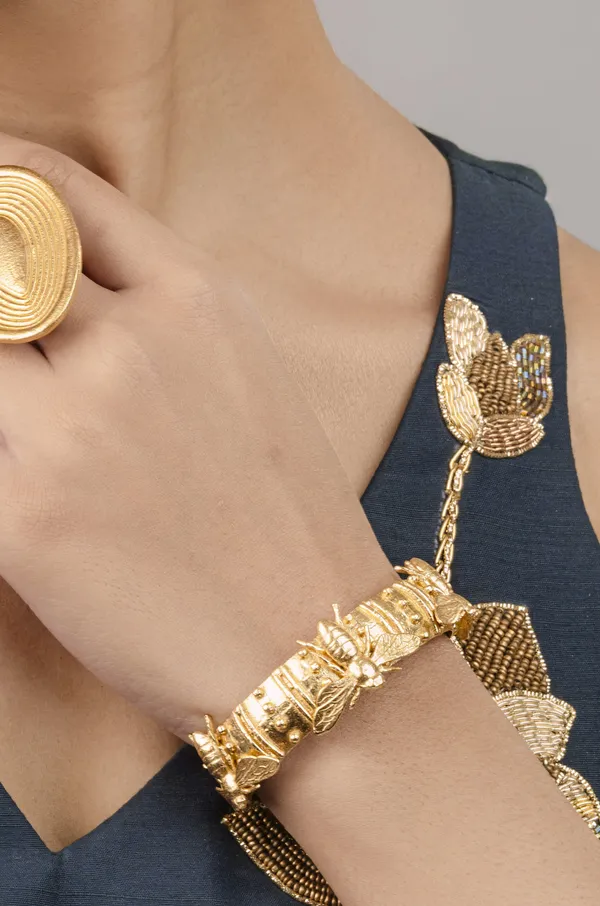 Gold_Sync_Bee_Charm_Symbol_Of_Harmony_&_Nature_Bracelet_For_Girls_&_Women