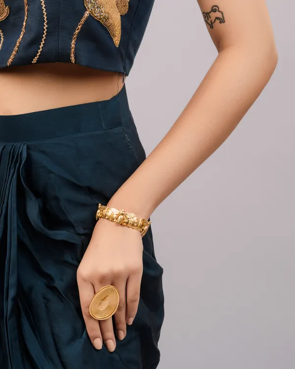 Gold_Sync_Bee_Charm_Symbol_Of_Harmony_&_Nature_Bracelet_For_Girls_&_Women