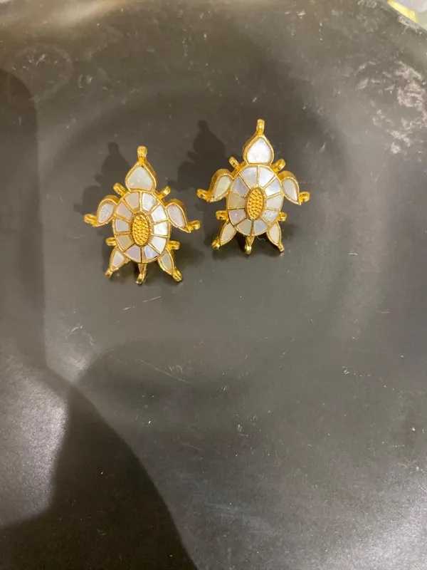 Turtle_Motif_Stud_earrings_
