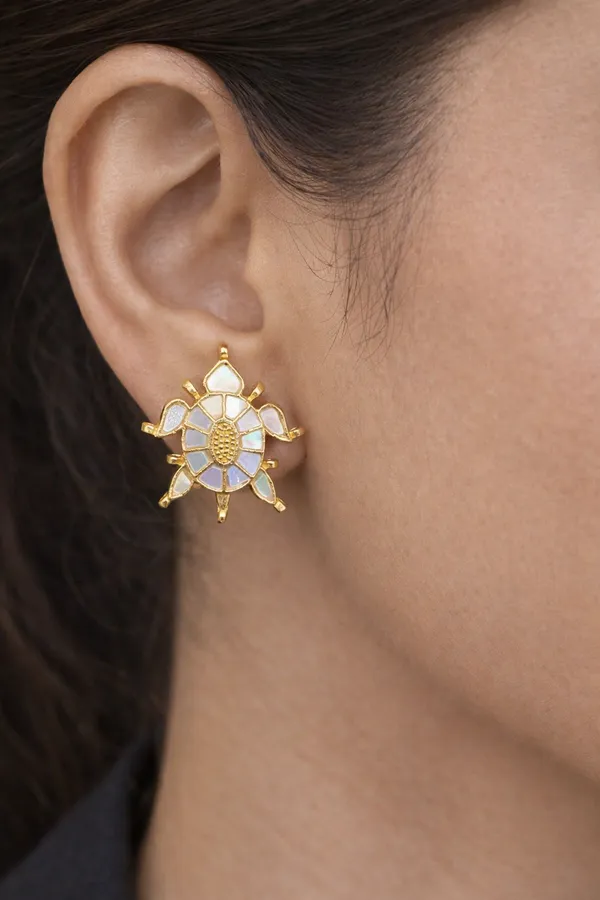 Turtle_Motif_Stud_earrings_