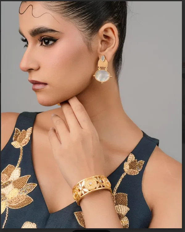 Gold_Fringe_Floral_Design_With_Fringe_Detailing_Boho_Chic_Bracelet