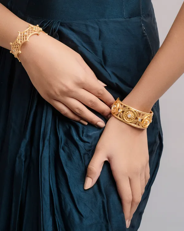 Gold_Fringe_Floral_Design_With_Fringe_Detailing_Boho_Chic_Bracelet