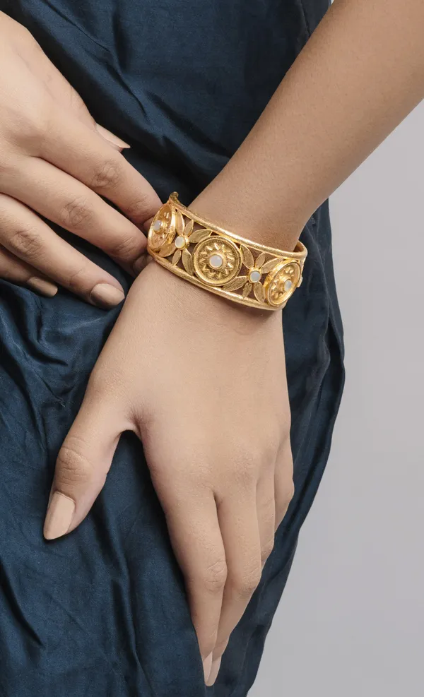 Gold_Fringe_Floral_Design_With_Fringe_Detailing_Boho_Chic_Bracelet