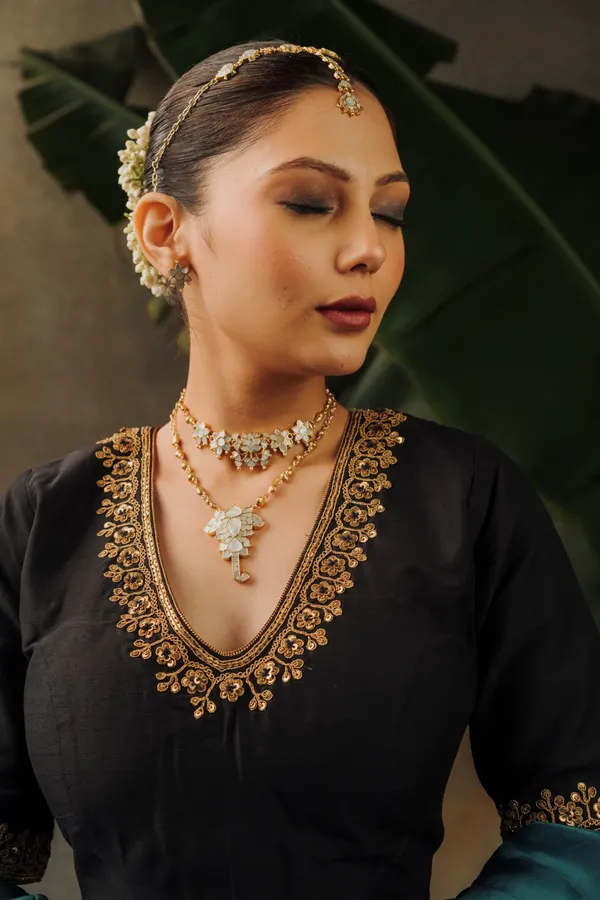 Gold_Varnika_Traditional_Plated_Ethnic_Necklace_For_Festivals