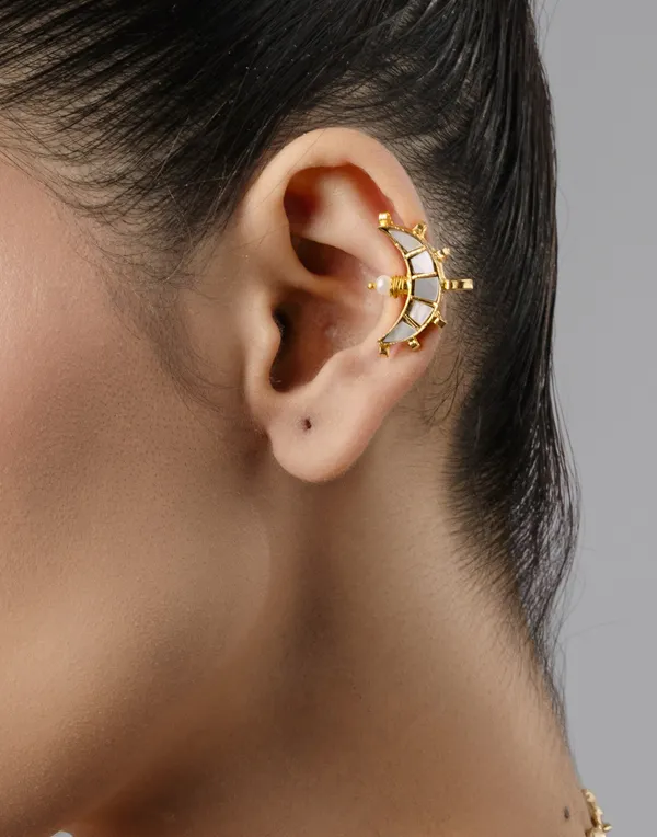 Gold_Chand_Moon_Inspired_Crescent_Design_Stylish_Ear_Cuffs_For_Girls