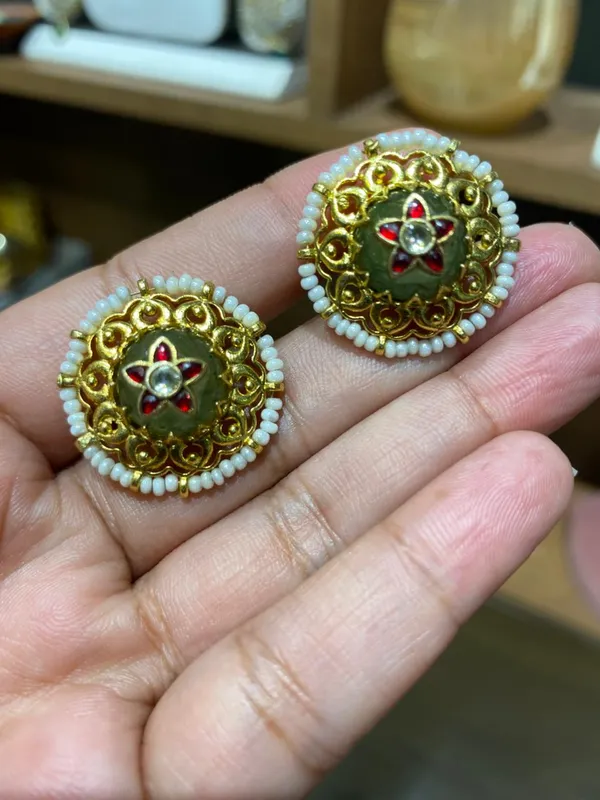 Madhubala_Studs