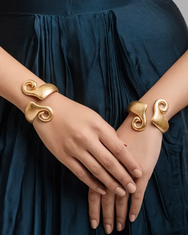 Gold_Twist_Turn_Kada_Metal_Kada_Stylish_Bangle_Bracelet_For_Women