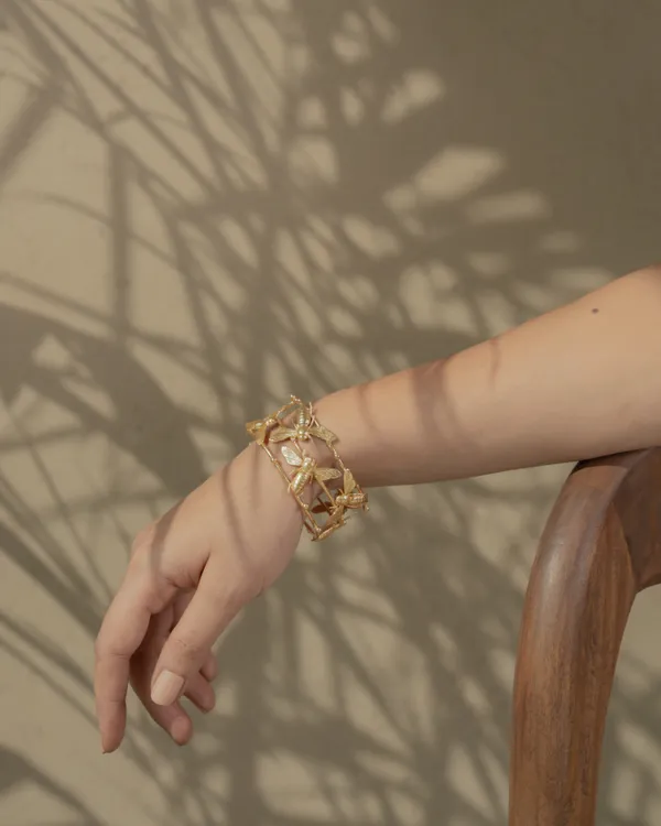 Gold_Bird_Elegant_Adjustable_Chain_With_Bird_Charm_Bracelet_For_Women