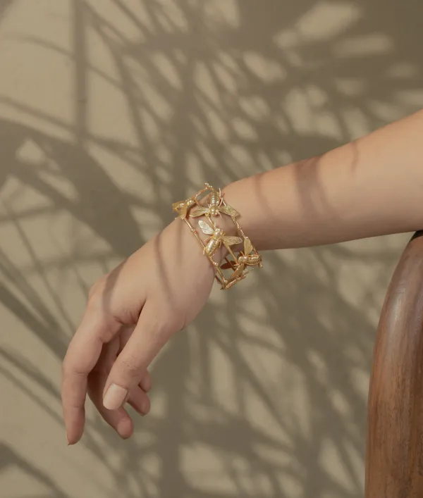 Gold_Bird_Elegant_Adjustable_Chain_With_Bird_Charm_Bracelet_For_Women