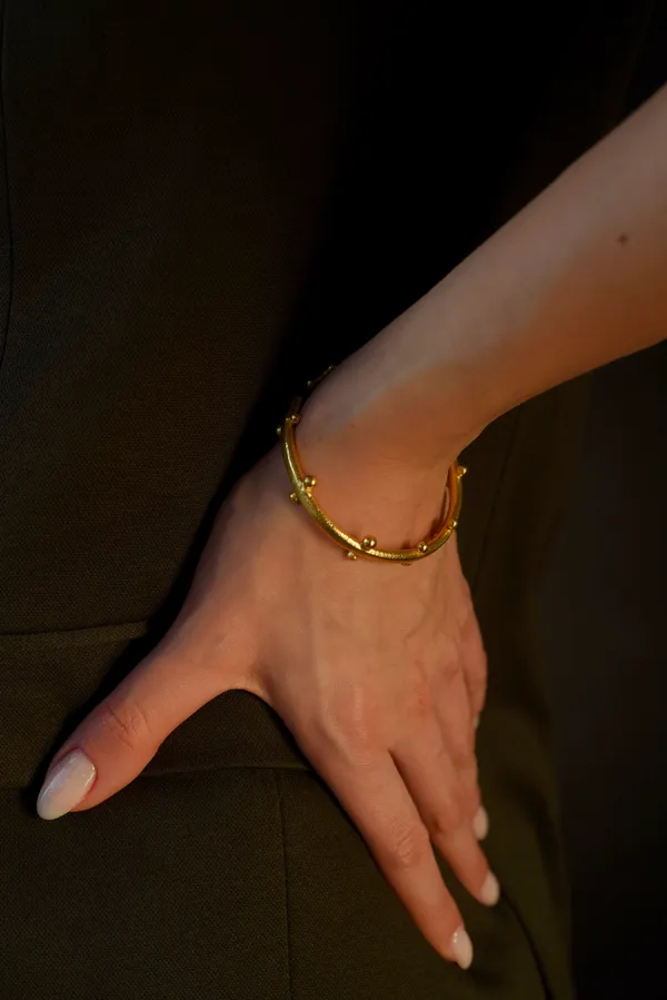 Gold_Dotted_Minimal_Textured_Metal_Kada_Bangle_For_Women