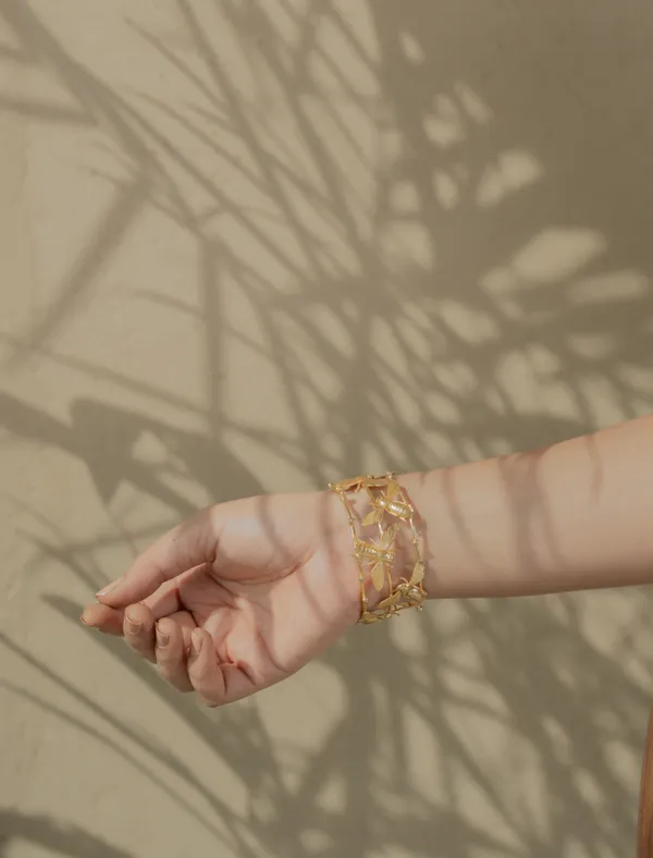 Gold_Stylish_Flat_Bangle_Bracelet_For_Women