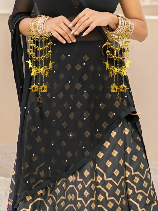 Lotus_Design_Butterfly_Charms_Traditional_Bridal_Punjabi_Kaleera_Set_|_For_Weddings,_Engagements