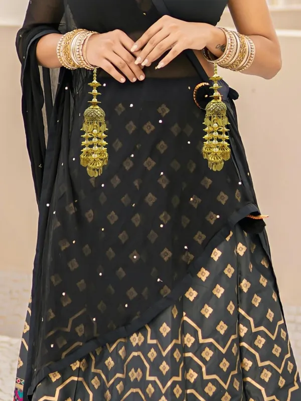 Gold-Plated_Pearl_Dome_Design_With_Leaf_Dangles_Traditional_Bridal_Punjabi_Kaleera_Set_|_For_Weddings,_Engagements