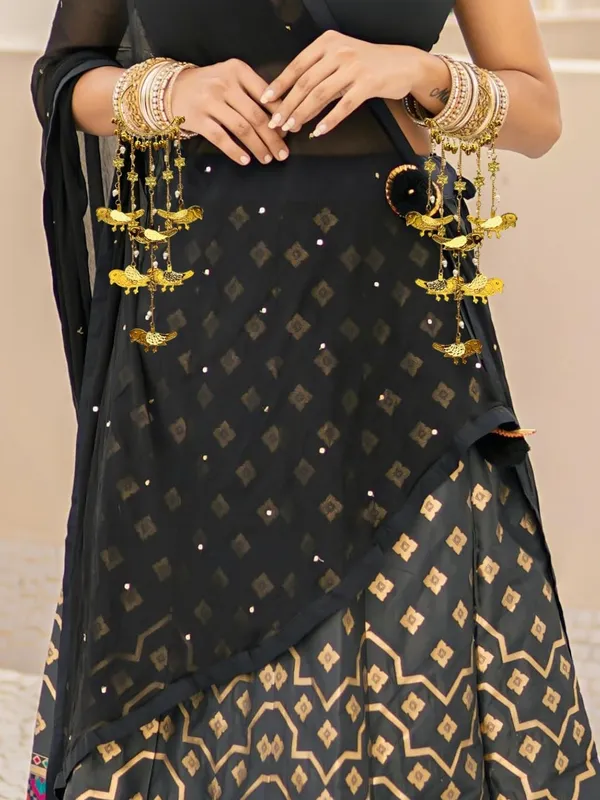 Gold-Toned_Bird_Charms_With_Pearls_Traditional_Bridal_Punjabi_Kaleera_Set_|_For_Weddings,_Engagements