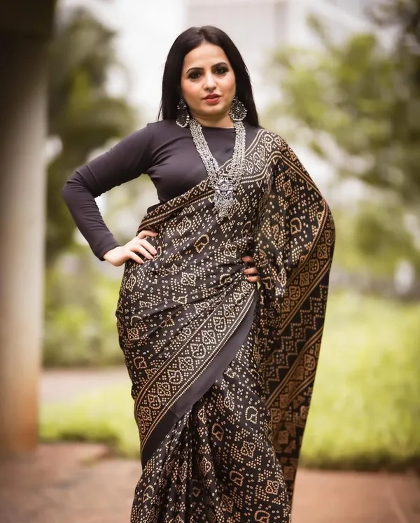 Black_Bandhani_Japan_Crepe_Saree_Saree_With_Blouse_Piece_For_Women