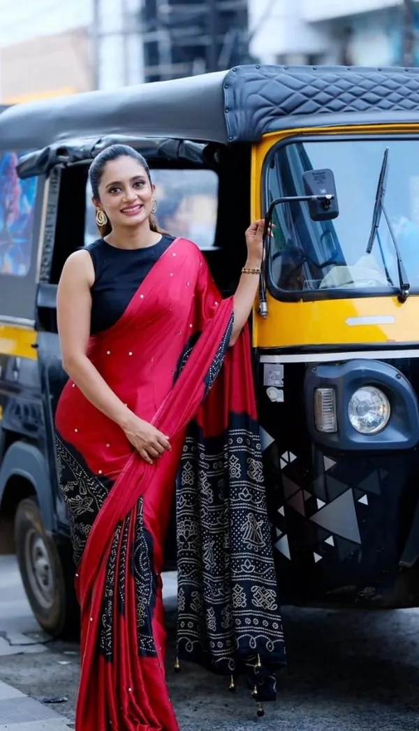 RED_BLACK_MODAL_SILK_WITHOUT_MIRROR