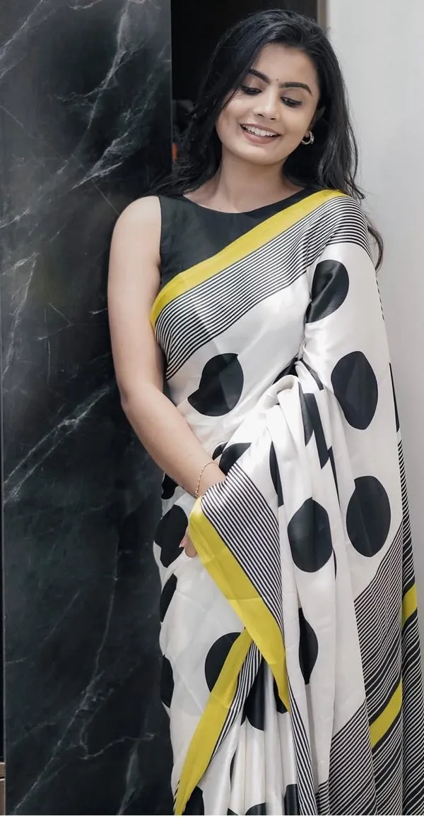 Cream_Modal_Silk_Saree_With_Blouse_Piece_For_Women_Wear_All_Occasion