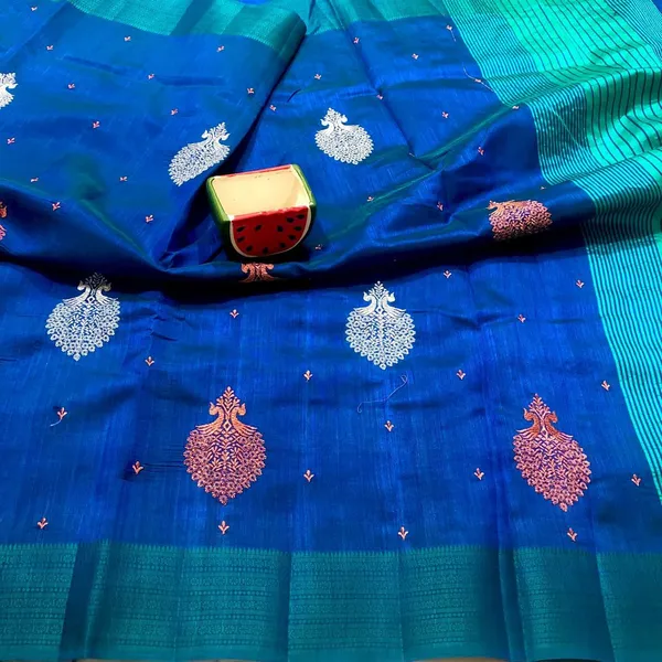 Sapphire_Dual_Tone_Banana_Pith_With_Embroidery_Saree_With_Blouse_Piece_For_Women