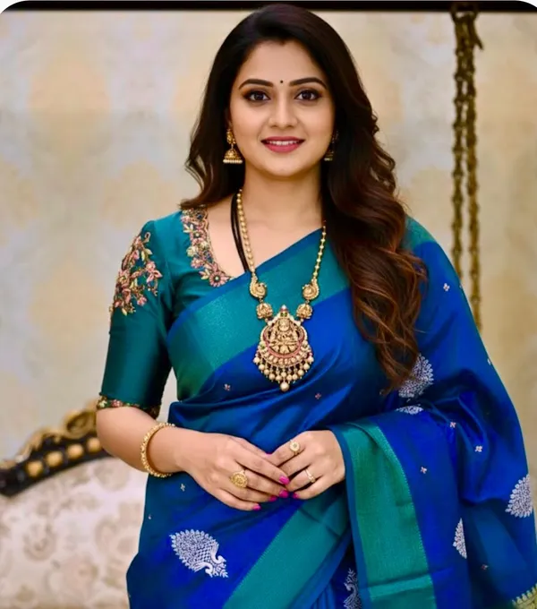 Sapphire_Dual_Tone_Banana_Pith_With_Embroidery_Saree_With_Blouse_Piece_For_Women