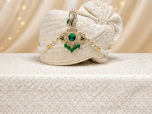 Elegant_Off_-_White_Groom_Pagdi_With_Safa_And_Kalgi