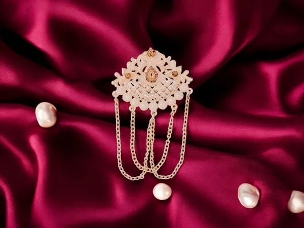 Royal_Groom_Brooch_With_Stone_Detailing