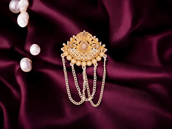 Royal_Groom_Brooch_With_Stone_Detailing
