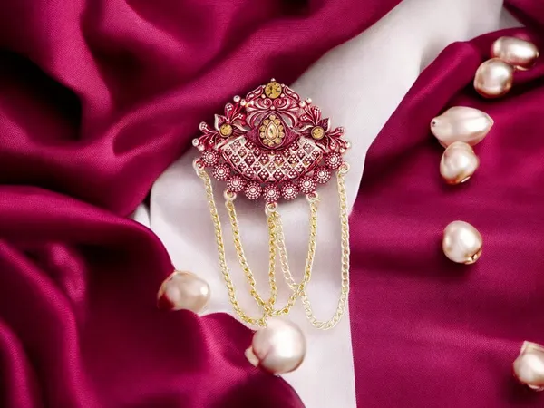 Royal_Groom_Brooch_With_Stone_Detailing