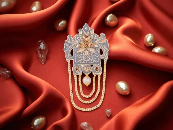 Elegant_Groom_Brooch_With_Stone_Detailing