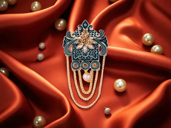 Elegant_Groom_Brooch_With_Stone_Detailing