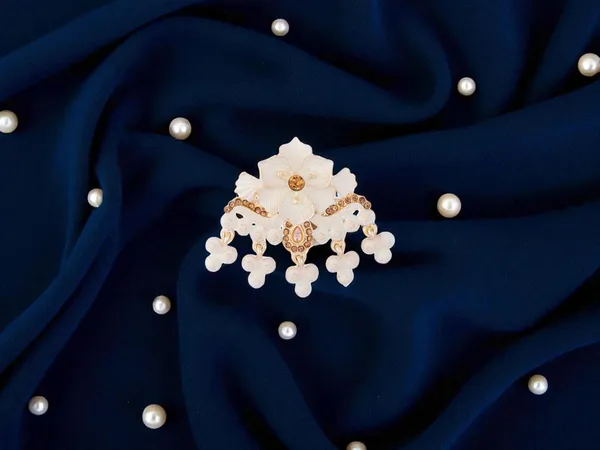 Floral_Groom's_Brooch_With_Beaded_Danglers