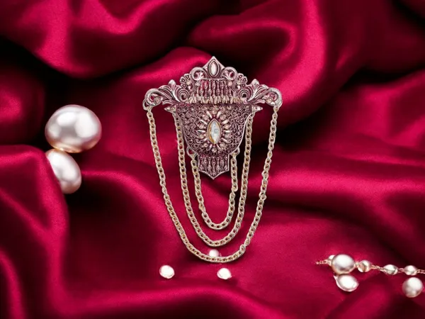 Elegant_Groom's_Brooch_With_Chain_Detailing