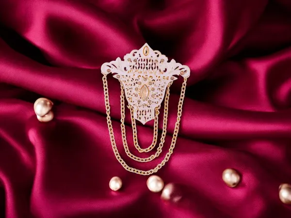 Elegant_Groom's_Brooch_With_Chain_Detailing_-_Pink