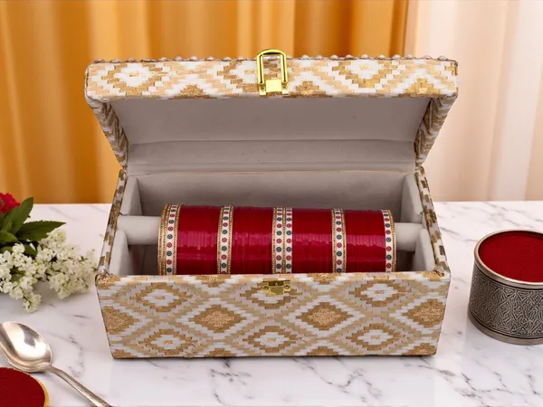 Handcrafted_Pearl_&_Brocade_Chooda_Box_-_Golden