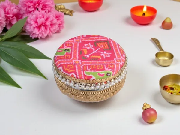 Traditional_Ikat_Ladoo_Box_-_Pink_(Pack_Of_2)