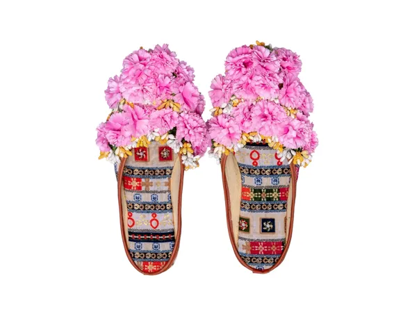 Gulabi_Leher_Floral_Juti_Pink_Petal_Charm