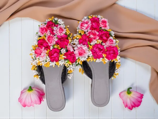 Gulabi_Rang_Bridal_Floral_Juti