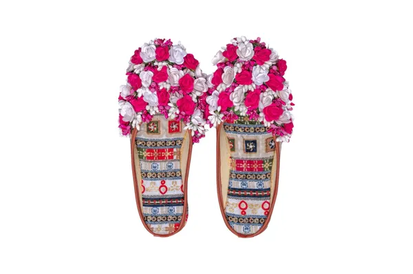 Rang_Rooh_Floral_Juti_Pink_&_White_Bloom