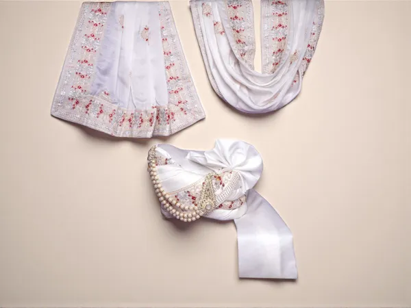 White_Grooms_Pagdi_With_Embroidered_Safa_&_Pearl_Kalgi
